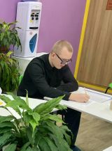 Постоянное обучение, участие в профессиональных сообществах и налаживание контактов повышают уровень самооценки...