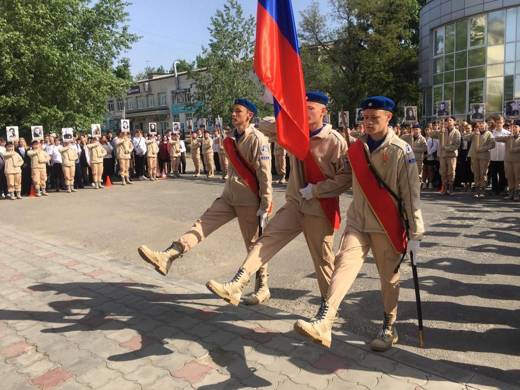 Волгоградский строительный техникум волгоград. Юнармия Волгоград. Линейка Победы.