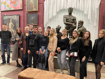 ОКОНЧАНИЕ ЭСКУРСИИ: студенты группы УМД 2-20/11-21 И председатель ЦМК СТС, УМД, Эк Максимчук Ольга Викторовна 