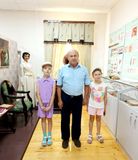 Бушукин А. М. с внучками. Ельники.