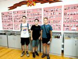 День села. В зале боевой славы Алексашкин Артем в центре (Ельники), Баронов Максим  слева (Саранск), Алешкин Константин справа (Москва).