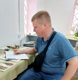 Карпенко Илья оставляет благодарственную запись в Книге отзывов. Подмосковье.