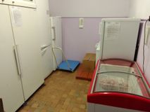 Складское помещение с морозильными камерами и холодильниками