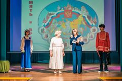 На сцене -автор проекта Память и время