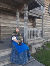 А как уютно в карельском сарафане!