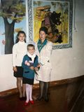 СОШ №103 Мой 3 класс. 1 сентября 2001 год (Сестра Жанна,  мама)