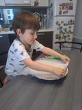 Никита выращивает гречку для животных детского сада