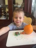 Горбунов Платон. 4 года. "Я вылепил мандарин и апельсин"