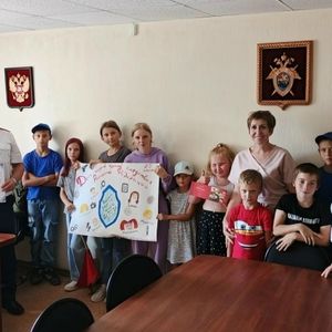Дети из группы дневного пребывания поздравили сотрудников следственного комитета с их профессиональным праздником