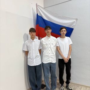 "Церемония поднятия флага Российской Федерации"