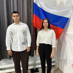 "Церемония поднятия флага Российской Федерации"