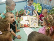 Работа с лэпбуком "Народы России"