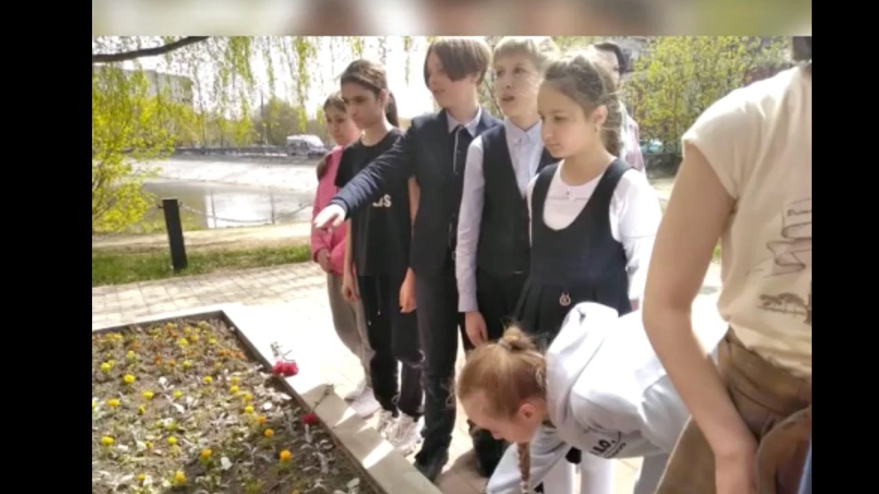 Возложение цветов к памятнику погибшим в ВОВ
