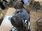 Учащиеся 8 класса заполняют рабочий лист "Профессия мечты"
