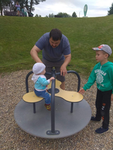 Клеветовы Саша и Кирилл с папой посещают развлекательный парк в Сочи