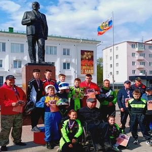НА СОРЕВНОВАНИЯХ ПО КАРТИНГУ