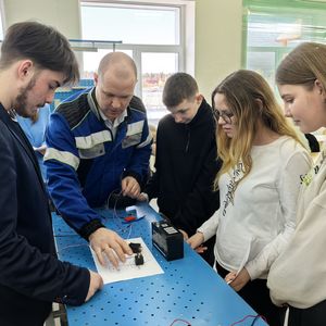 "Билет в будущее" кондинские школьники испытали себя в роли слесарей и воспитателей