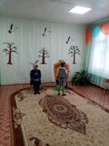 Прогоняет Лису