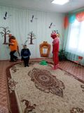 Прогоняет Лису