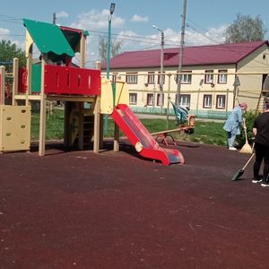 Субботник на территории детской площадки