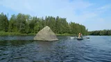У камня