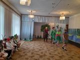Выступление сказочных героев : Умницы, Елочки, Шалуна и Тихони