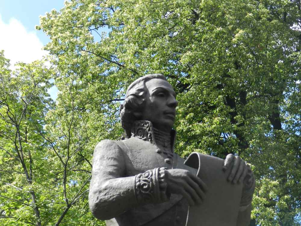Памятник Державину в Петрозавосдке
