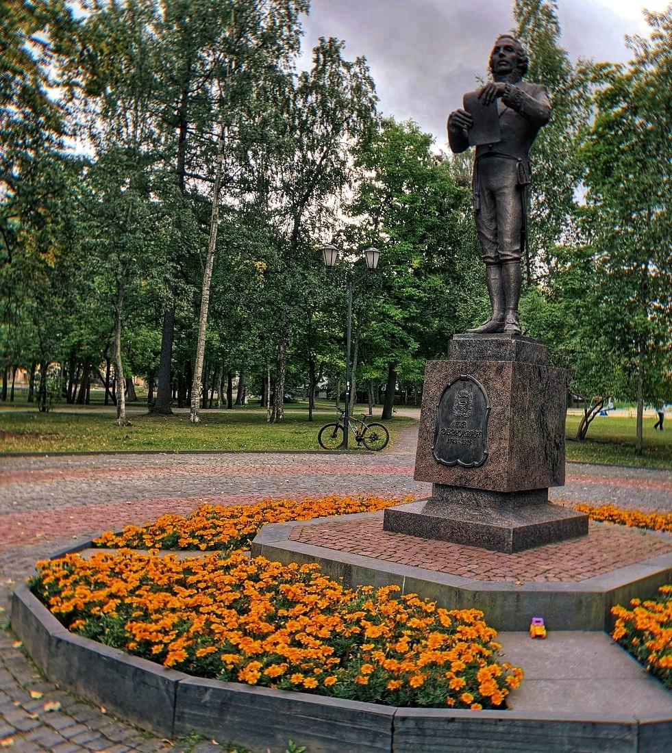 Памятник Державину в Петрозавосдке
