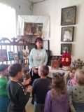 Экскурсия в библиотеку. Знакомство с выставкой "Пасха"