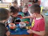 Подготовительная группа сажаем "Цветы памяти"