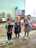 Апрель. Аппликация "Ракета"