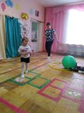 Мышка бежит на помощь героям сказки