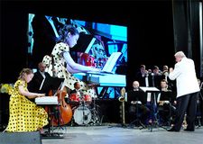 Куликова Настя на международном фестивале "Катюша" с оркестром им. Олега Лундстрема (преп. Якушева А.В.)