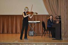 Преподаватель по классу скрипки, выпускница ДШИ №3 Крючкова О.А. (концертмейстер Южакова К.А.)	