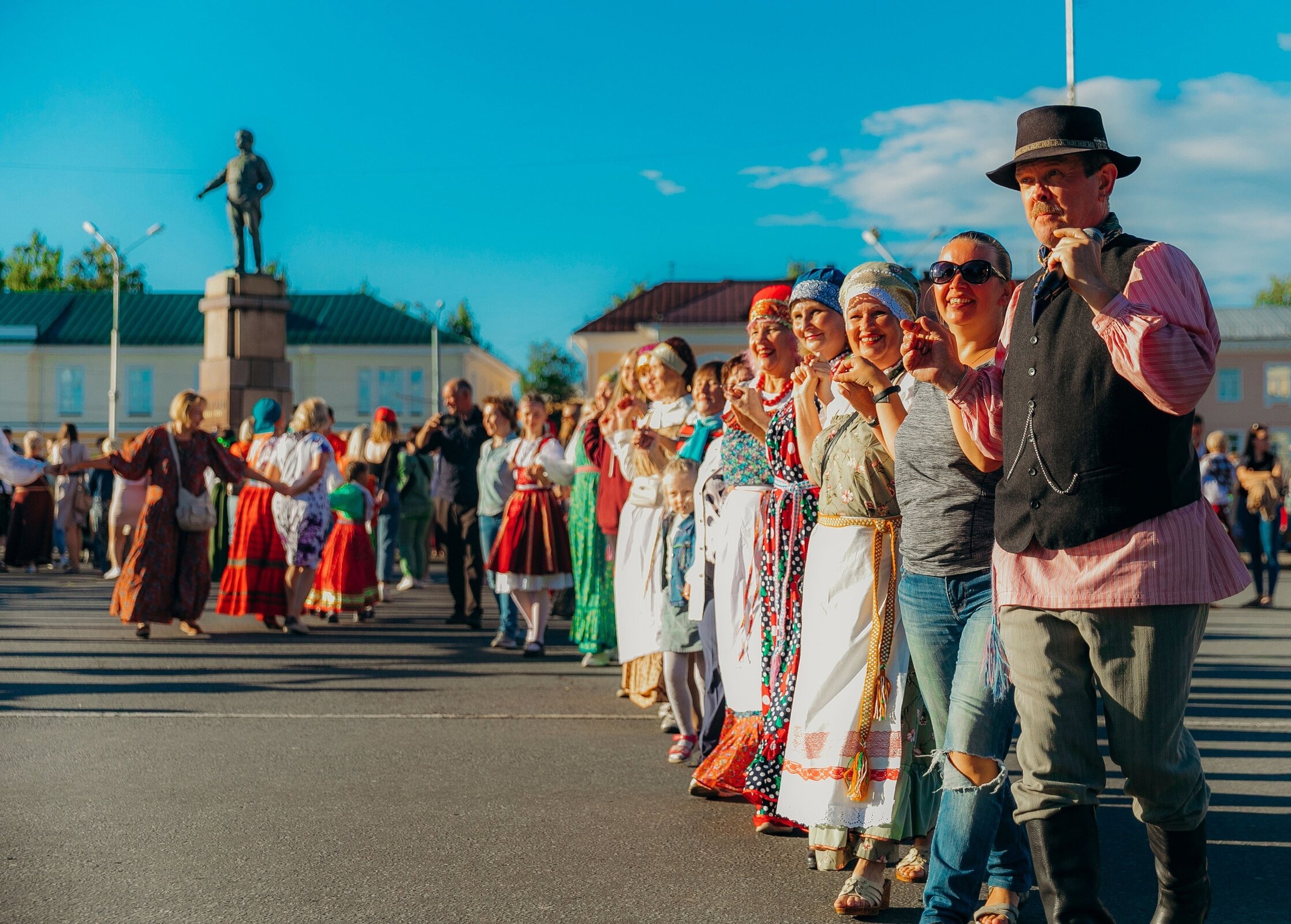 Центр народного творчества и культурных инициатив Республики Карелия.  ЗАКРУУЖИТЕСЬ В МЕЖДУНАРОДНЫЙ ДЕНЬ КОРЕННЫХ НАРОДОВ МИРА!