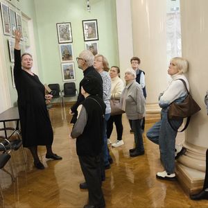 Для жуковчан старшего поколения прошла экскурсия по выставке «Жуковское притяжение»