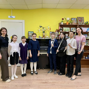 Юные музыканты и преподаватели ЖДШИ № 1 выступили для жуковчан в библиотеке № 5