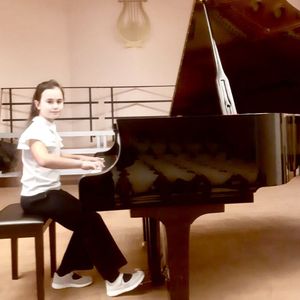 Юная пианистка ЖДШИ № 1 Алёна Курбатова победила на Международных конкурсах «Музыка души» и «Зимняя фантазия»