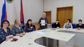 Выступает В.Лапичкова (в центре) 14.02.2017 г.