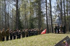 Минута памяти у мемориала
