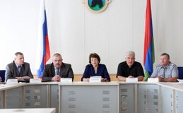 Александр Шарапов, Владимир Любарский, Наталья Вавилова, Александр Рузанов, Александр Терех (слева направо) - 14.08.2017 г.