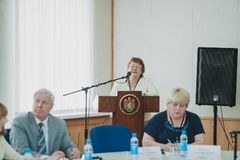 За трибуной Любовь Овчинцева