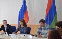 Выступает А.В. Сосункевич (справа)