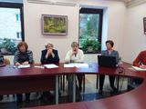 С микрофоном Татьяна Мокрицкая  (третья слева) с сообщением о трудоустройстве людей-инвалидов по зрению