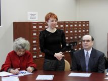 Елена Савченкова (в центре)