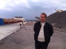 Председатель Комиссии по вопросам социального развития, Предсетатель КРО профсоюза Андрей Пахомов осматривает объект