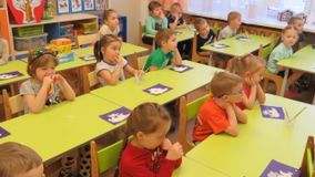 группа "Лучики" (рисование манкой)