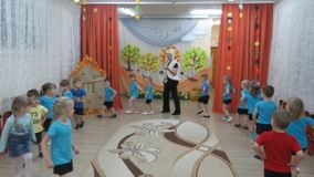 Соболева Надежда Сергеевна, утренняя гимнастика  в группе "Дельфинчики"