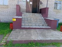 кнопка вызова с шрифтом Брайля
