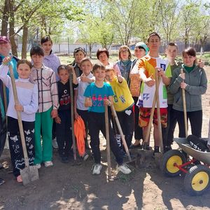 Субботник в школе: вместе делаем мир чище и красивее!